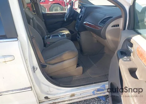 2011 Chrysler Town & Country Touring z USA, uszkodzony, nr VIN 2A4RR5DG2BR771273